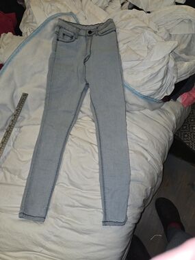 Light Wash Blue Women’s Skinny Jeans With Black Stitching.